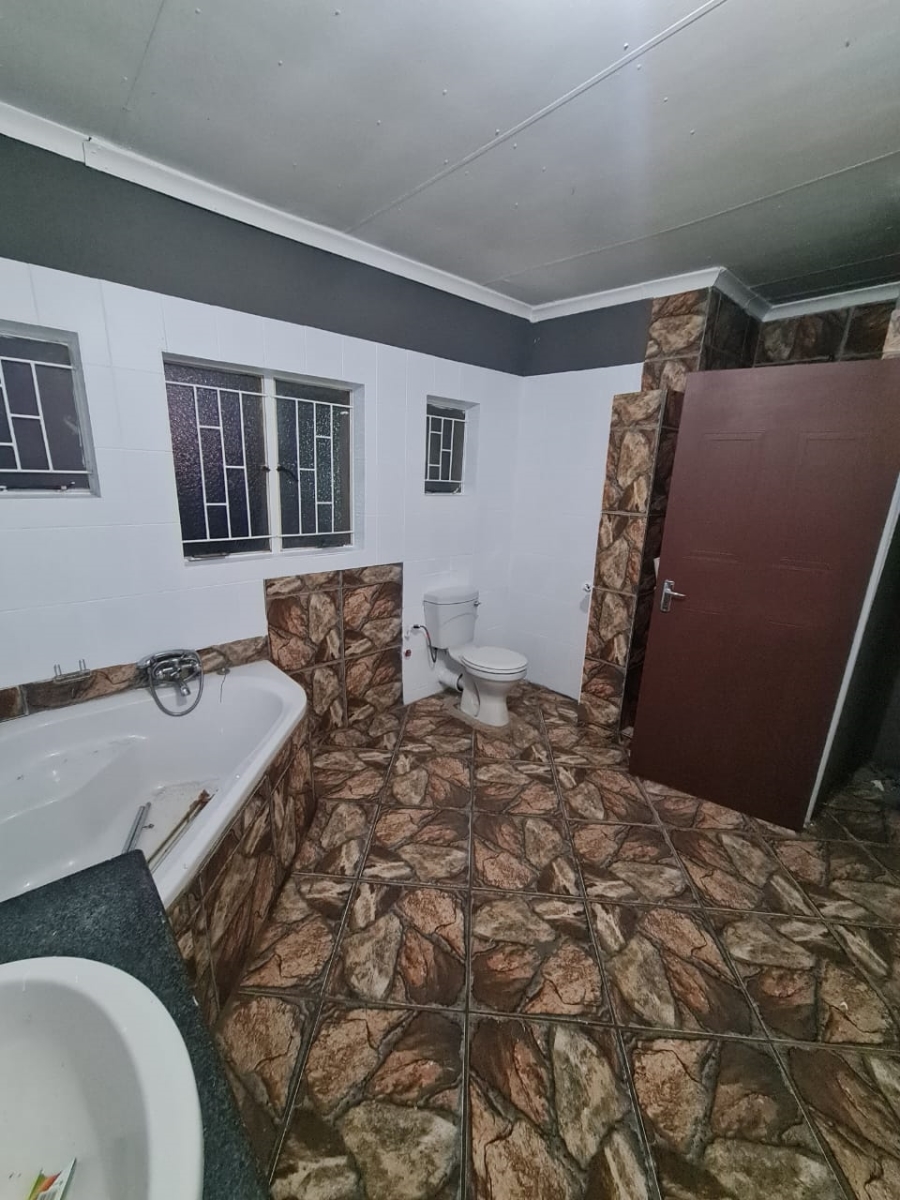 3 Bedroom Property for Sale in Roosheuwel North West